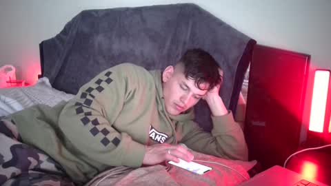 andres817542 online show from January 19, 9:13 pm