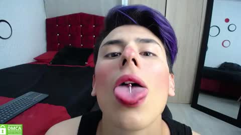 Snapshot of andres992563 chatting on January 22, 1:21 pm Alann online show from January 22, 1:21 pm