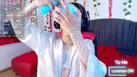 Snapshot of andres992563 chatting on January 12, 2:22 pm Alann online show from January 12, 2:22 pm