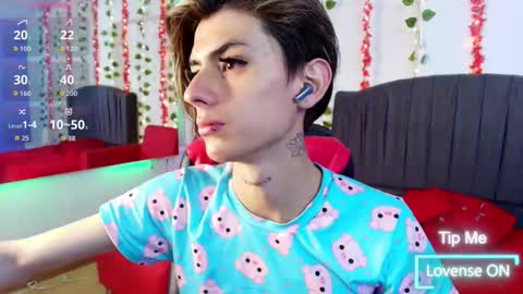 Snapshot of andres992563 chatting on January 17, 1:49 pm Alann online show from January 17, 1:49 pm