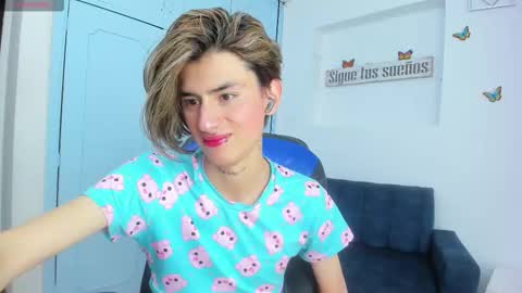 Snapshot of andres992563 chatting on February 9, 2:43 pm Alann online show from February 9, 2:43 pm