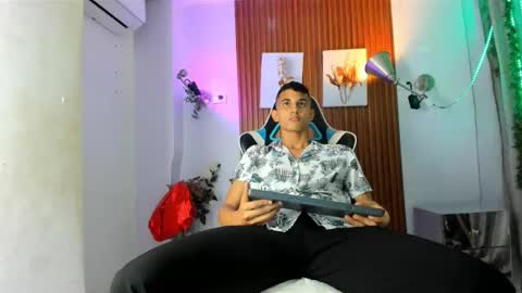 Snapshot of andres_belari chatting on October 11, 11:31 am andres_belari online show from October 11, 11:31 am
