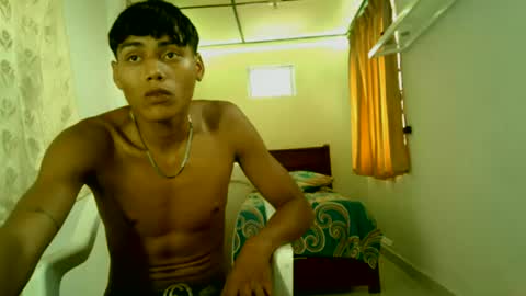 andres_bigcock23 online show from July 26, 12:56 pm