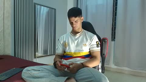 andres_stud online show from September 29, 4:28 am