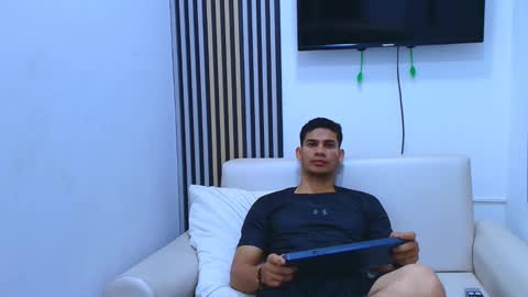 andres_stud online show from February 22, 3:51 am