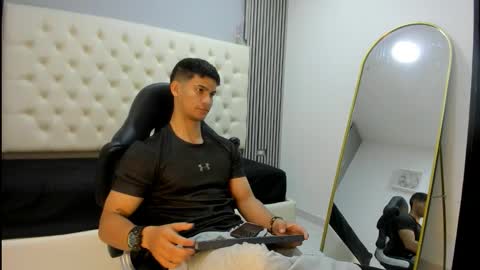 andres_stud online show from March 19, 3:54 am