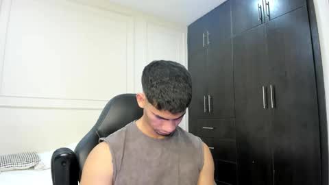 andres_stud online show from May 8, 4:51 am