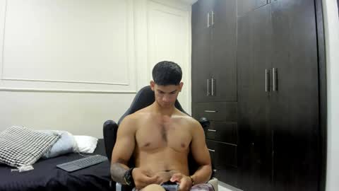 andres_stud online show from May 11, 3:34 am