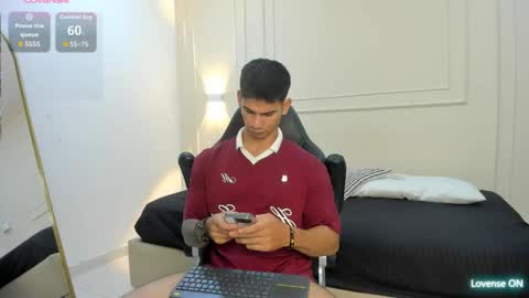 andres_stud online show from May 18, 5:46 am