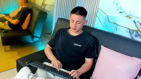 andres_tay online show from May 8, 7:19 pm