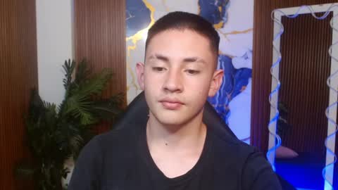 andres_tay online show from May 11, 3:12 am
