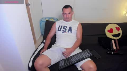Snapshot of andreslush04 chatting on May 13, 2:42 am Andreslush04 online show from May 13, 2:42 am