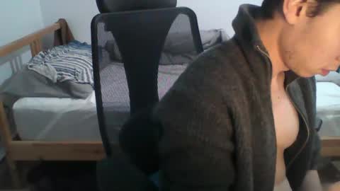 Snapshot of andresse_lat chatting on March 7, 9:23 pm andresse_lat online show from March 7, 9:23 pm