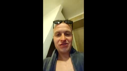 andrew3356577 online show from May 16, 4:31 am