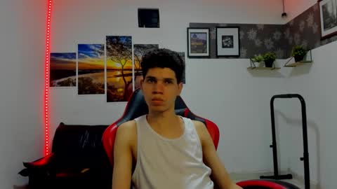 andrew_2811 online show from December 2, 5:57 am