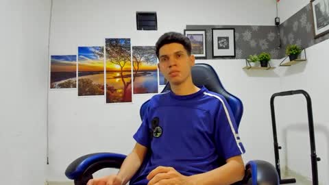 andrew_2811 online show from January 7, 4:15 am