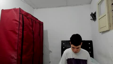 andrew_2811 online show from May 15, 2:07 am