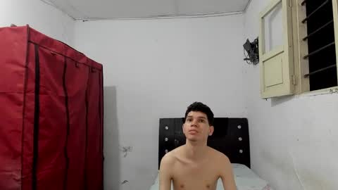andrew_2811 online show from May 16, 11:57 pm