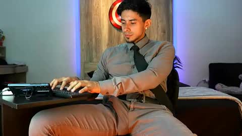 Andrew online show from November 13, 3:27 am