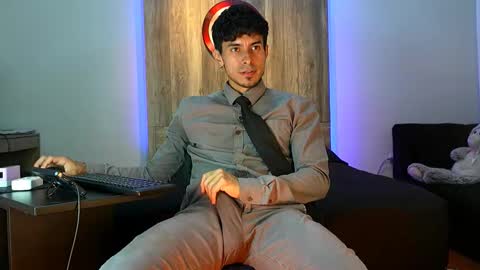 Andrew online show from November 25, 2:44 am