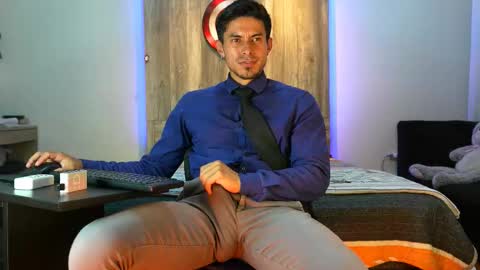 Snapshot of andrew_elliot chatting on February 14, 3:14 am Andrew online show from February 14, 3:14 am