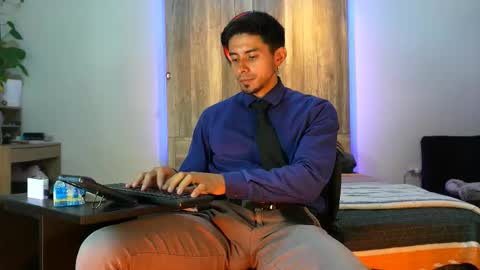 Snapshot of andrew_elliot chatting on February 17, 1:46 am Andrew online show from February 17, 1:46 am