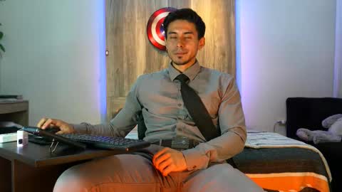 Snapshot of andrew_elliot chatting on February 20, 1:57 am Andrew online show from February 20, 1:57 am