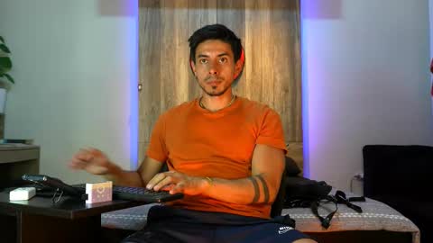 Snapshot of andrew_elliot chatting on February 23, 5:38 am Andrew online show from February 23, 5:38 am