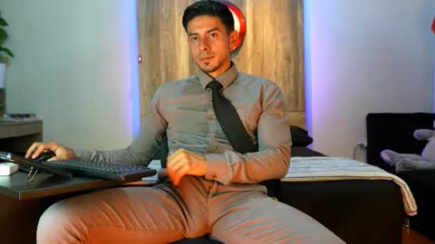 Snapshot of andrew_elliot chatting on March 6, 1:35 am Andrew online show from March 6, 1:35 am