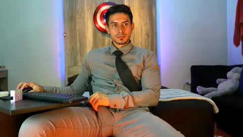 Snapshot of andrew_elliot chatting on March 8, 6:50 am Andrew online show from March 8, 6:50 am