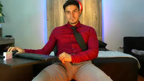 Snapshot of andrew_elliot chatting on March 20, 2:27 am Andrew online show from March 20, 2:27 am