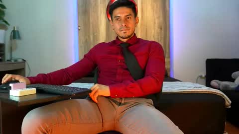 Snapshot of andrew_elliot chatting on March 21, 12:59 am Andrew online show from March 21, 12:59 am