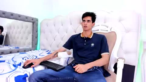 Andrew online show from December 18, 3:12 am