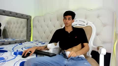 Andrew online show from December 19, 3:13 am