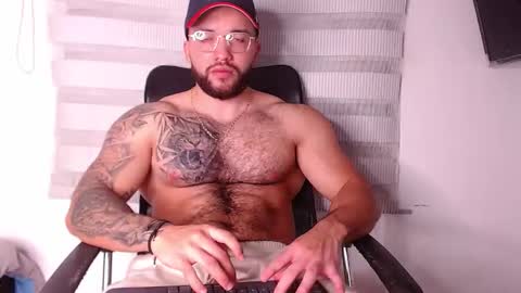 andrew_holden__ online show from November 11, 12:43 am