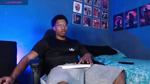 Snapshot of andrew_hoult chatting on November 10, 4:33 am Andrew online show from November 10, 4:33 am