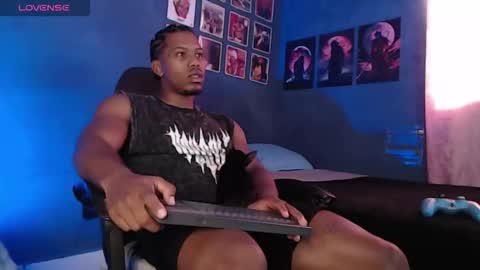 Snapshot of andrew_hoult chatting on February 3, 7:52 pm Andrew online show from February 3, 7:52 pm