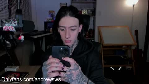 Snapshot of andrew_round chatting on January 31, 3:30 am andrew_round online show from January 31, 3:30 am