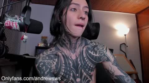 Snapshot of andrew_round chatting on February 5, 3:34 am andrew_round online show from February 5, 3:34 am