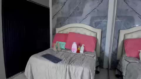 Andrew Taylor0 online show from September 24, 4:16 am