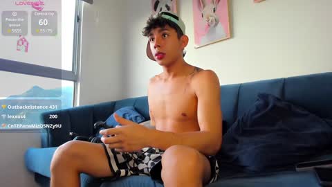 Snapshot of andrew_twink18 chatting on December 3, 9:34 pm Andrew M. online show from December 3, 9:34 pm