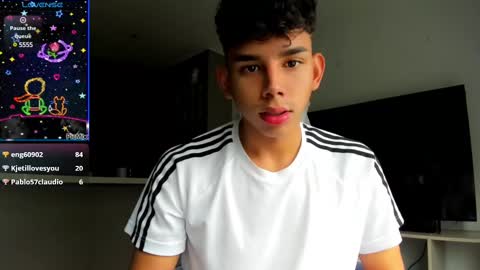 Snapshot of andrew_twink18 chatting on February 9, 7:19 pm Andrew M. online show from February 9, 7:19 pm