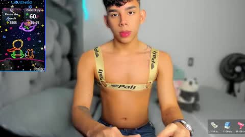 Snapshot of andrew_twink18 chatting on February 14, 11:42 pm Andrew M. online show from February 14, 11:42 pm