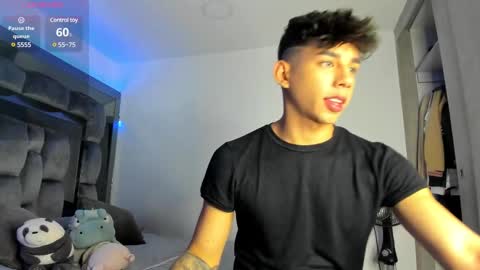 Snapshot of andrew_twink18 chatting on February 27, 3:04 am Andrew M. online show from February 27, 3:04 am