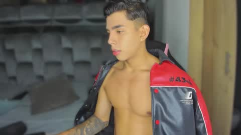 Snapshot of andrew_twink18 chatting on September 16, 12:44 am Andrew M. online show from September 16, 12:44 am