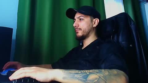 Snapshot of andrewbanner chatting on February 17, 10:01 am MasterRomania online show from February 17, 10:01 am