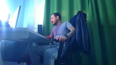 Snapshot of andrewbanner chatting on March 4, 7:14 am MasterRomania online show from March 4, 7:14 am