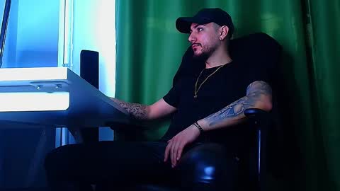 Snapshot of andrewbanner chatting on March 10, 7:13 am MasterRomania online show from March 10, 7:13 am