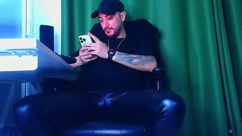 Snapshot of andrewbanner chatting on March 11, 6:30 am MasterRomania online show from March 11, 6:30 am