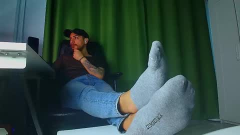 Snapshot of andrewbanner chatting on March 19, 6:50 am MasterRomania online show from March 19, 6:50 am